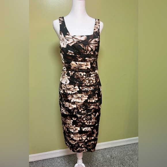 Express Elegant Ruched Floral Midi Dress – Black, Brown & Beige – size 4 - Picture 6 of 16